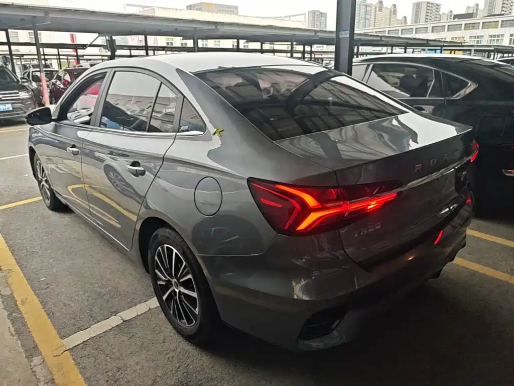 Фото 5 - Roewe i5