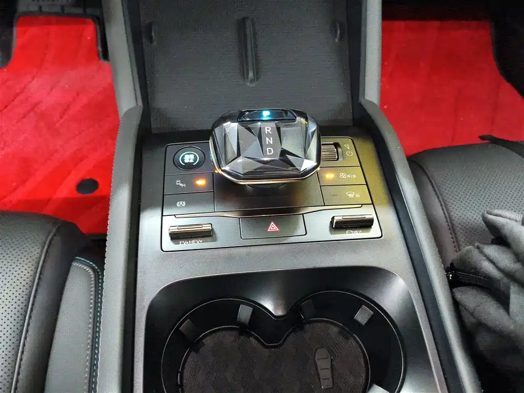 BYD Qin L 2024 DM-i 120KM Superior Edition фото 10