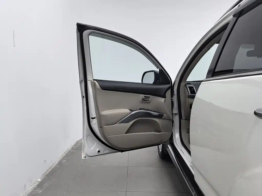 Mitsubishi Outlander (Import) 2012 2012 Outlander 2.4 Fashion Navigation Edition