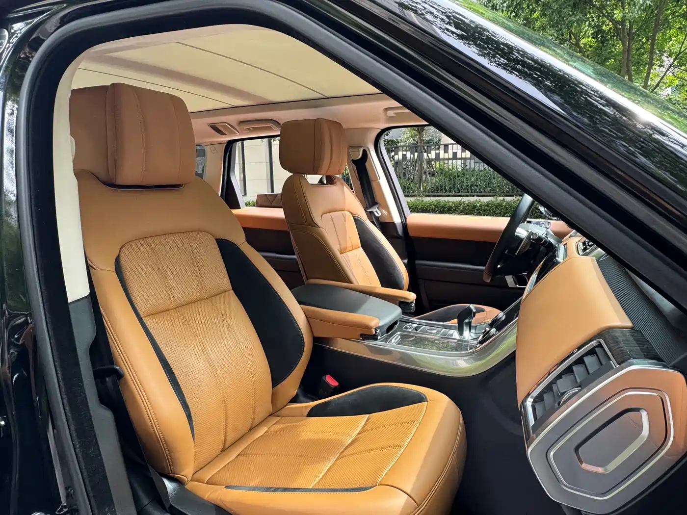 Land Rover Range Rover Sport 2022 3.0 L6 Gloss Black Edition фото 10