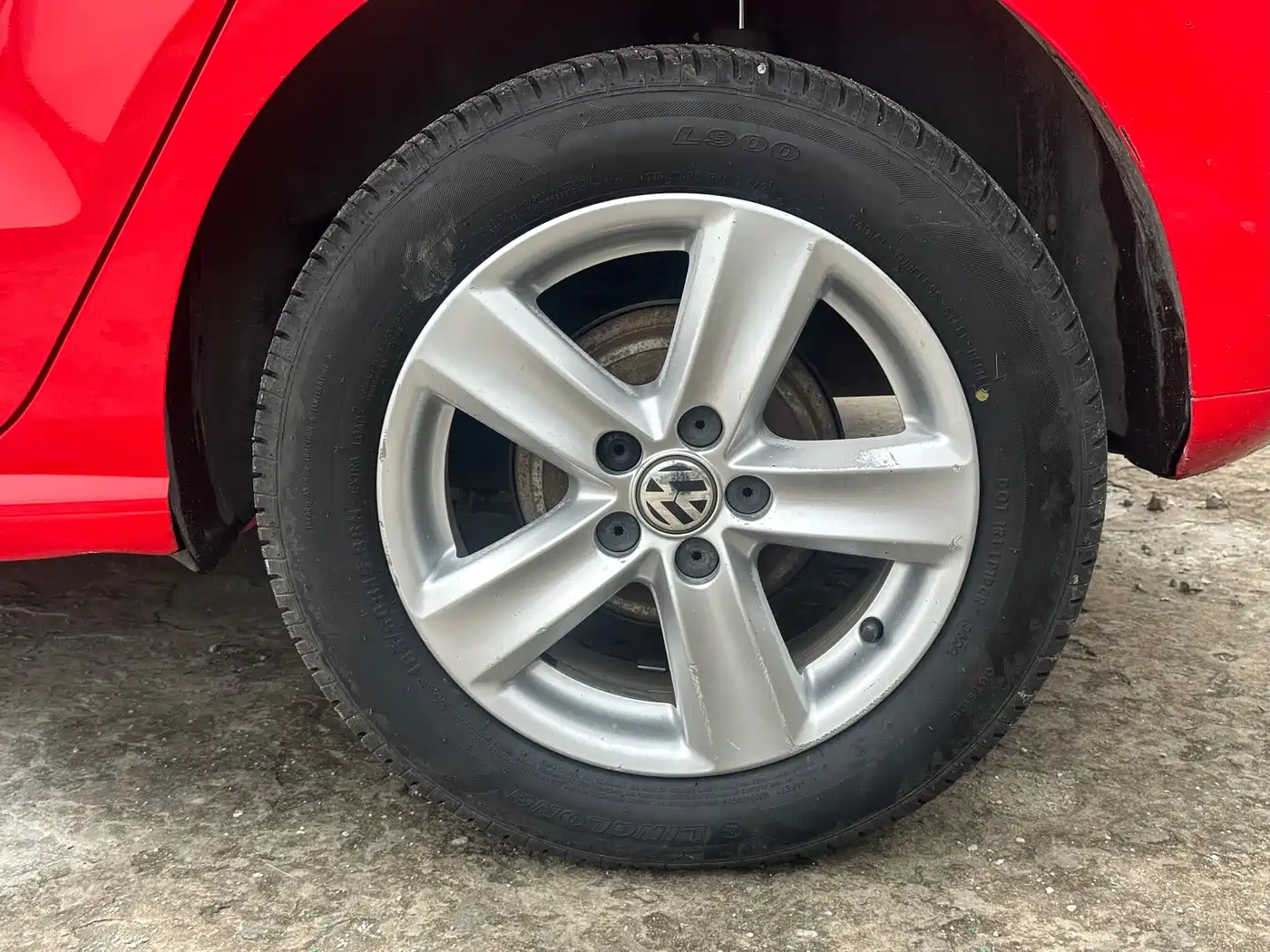 Volkswagen Polo 2011 1.6L Automatic Style Edition фото 20