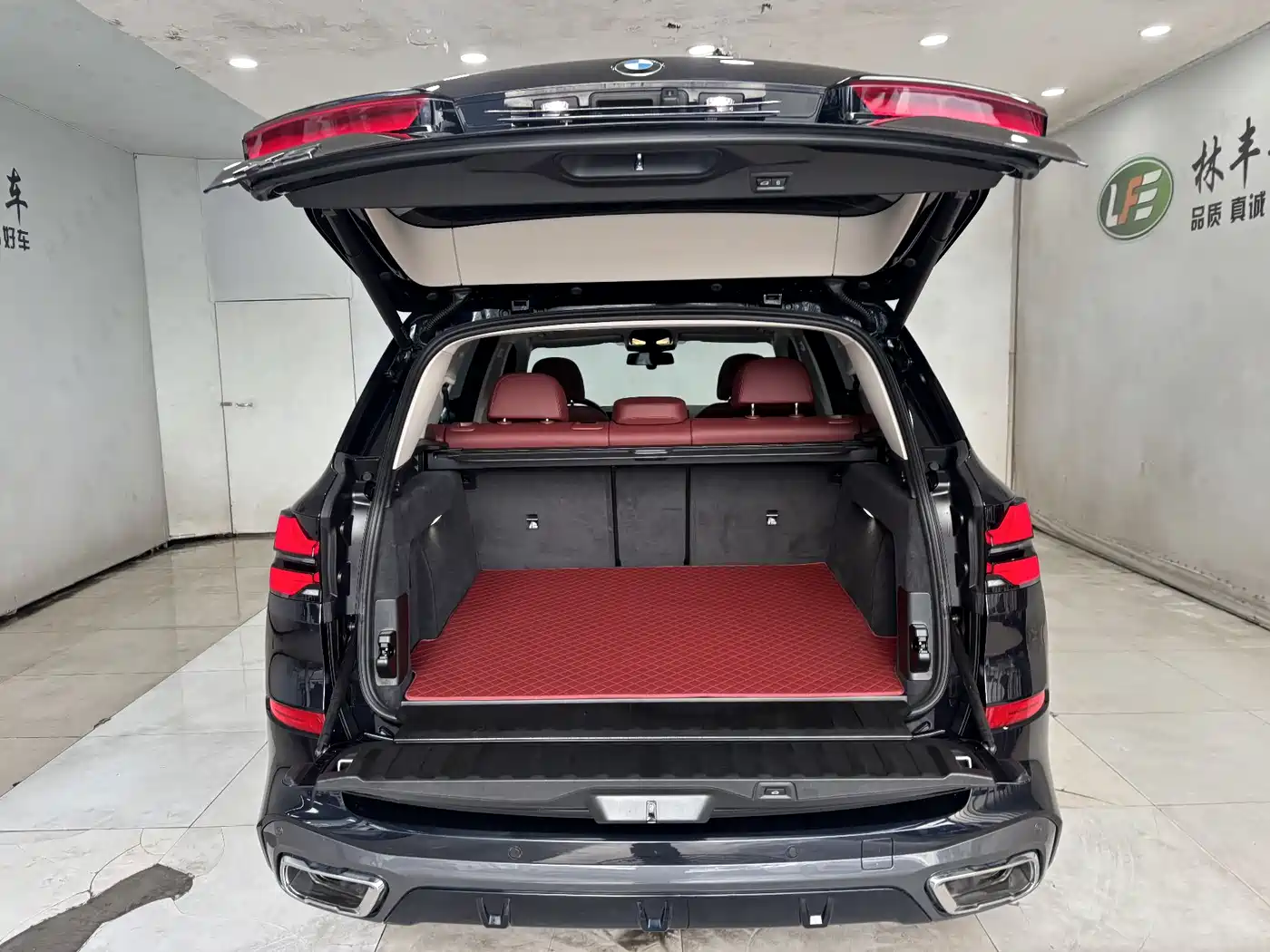 BMW X5 2025 Model xDrive 30Li Exclusive M Sport Blackout Package фото 30