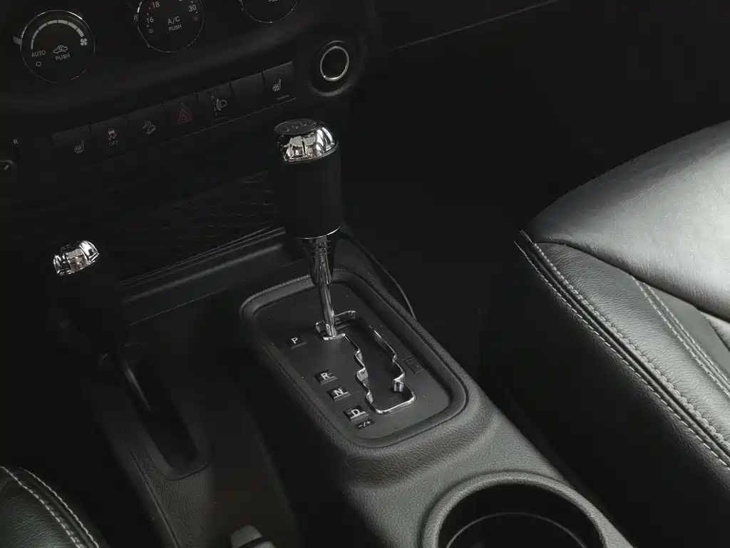 Photo 13 - Jeep Wrangler