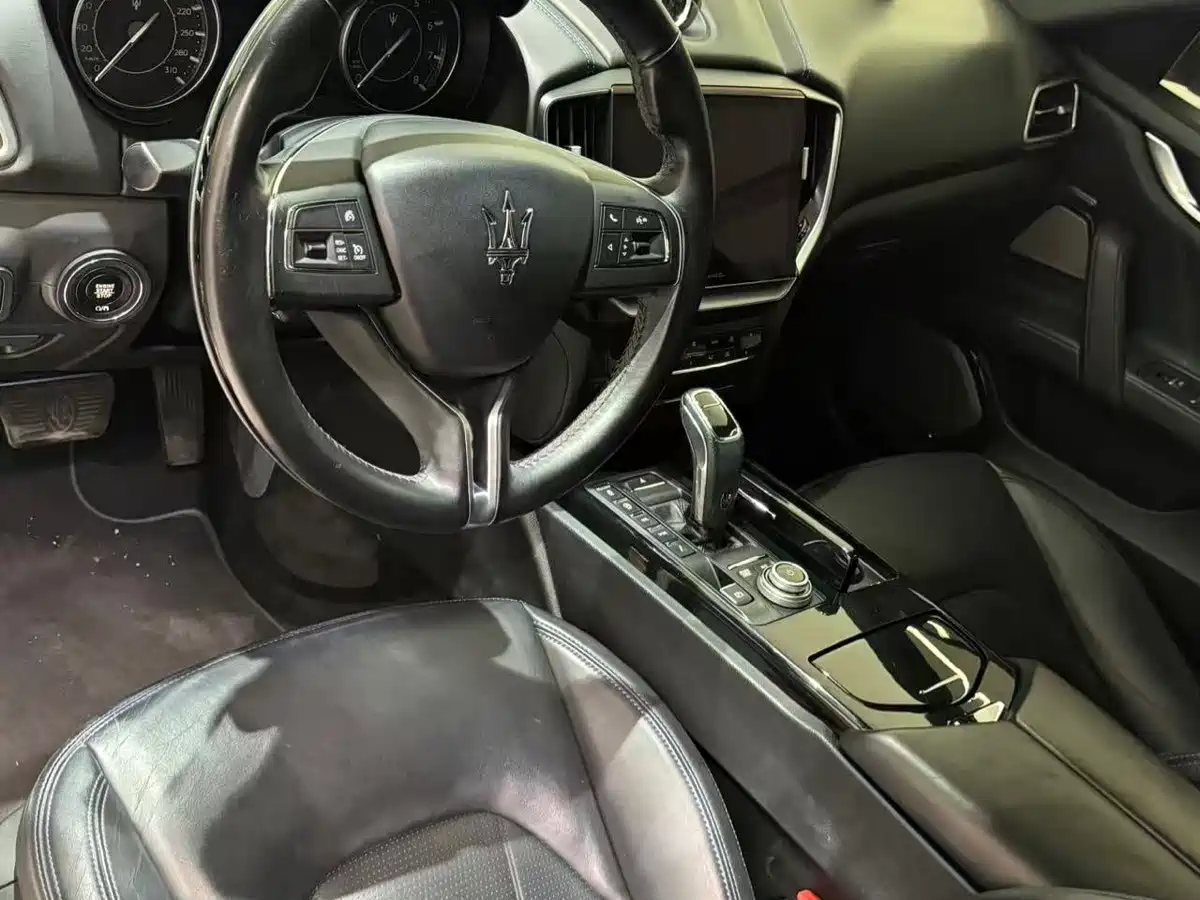 Photo 7 - Maserati Ghibli