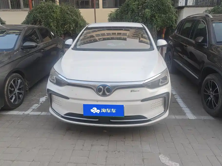 Photo 2 - BAIC Beijing EU5
