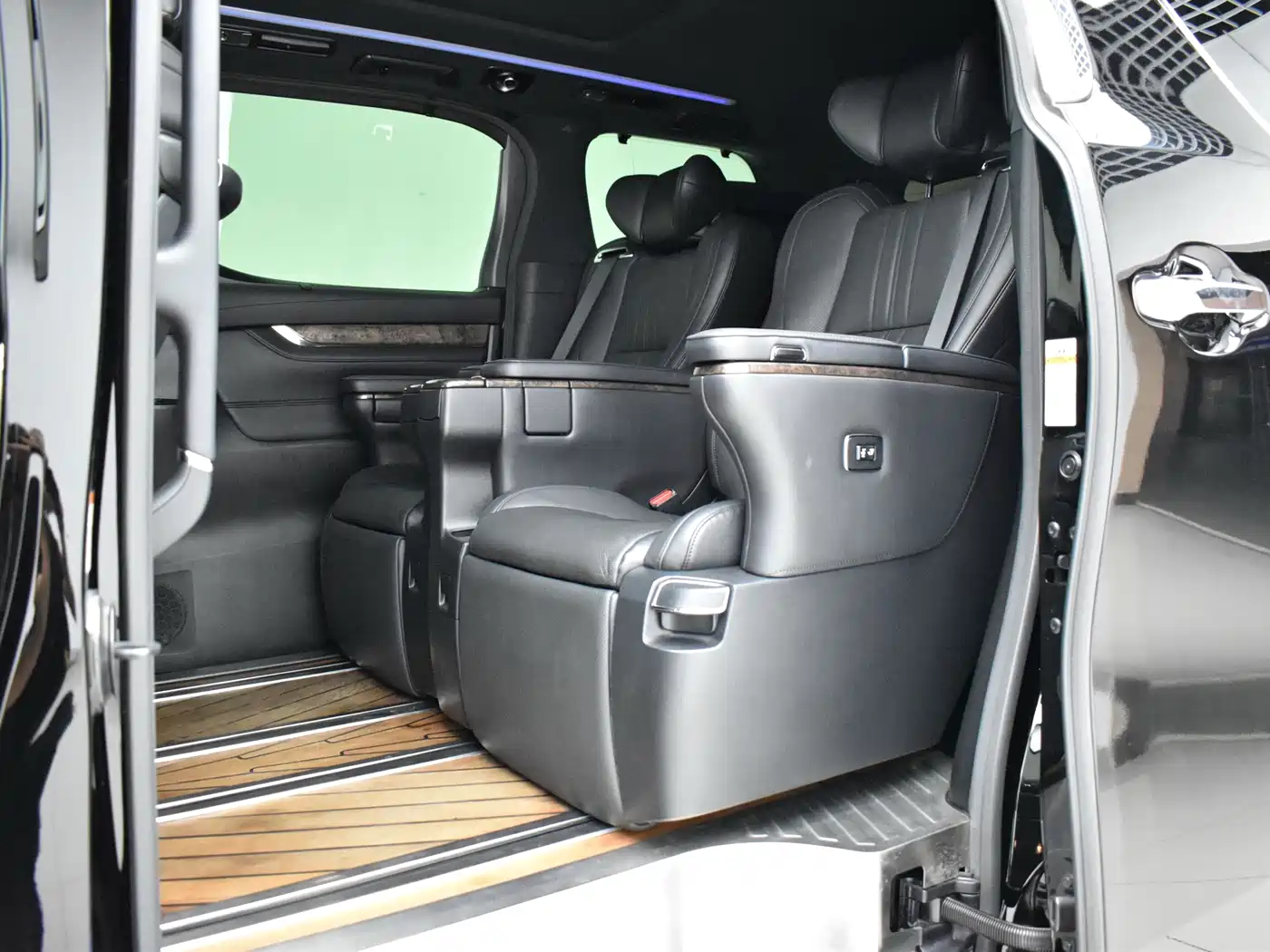 Toyota Vellfire 2020 2020 Twin Engine 2.5L HV Premium Edition