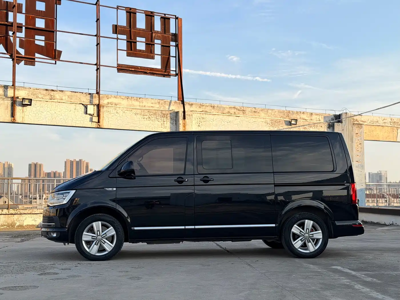 Volkswagen Multivan 2016 2.0TSI 2WD Luxury 7-Seater фото 3