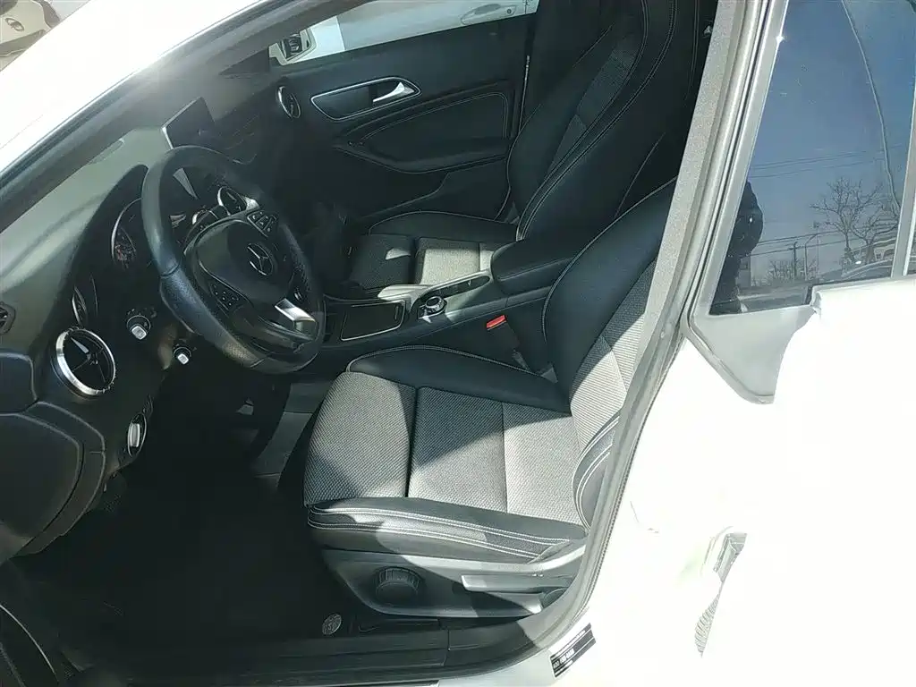 Mercedes-Benz CLA (Import) 2017 Facelift CLA 180 фото 15