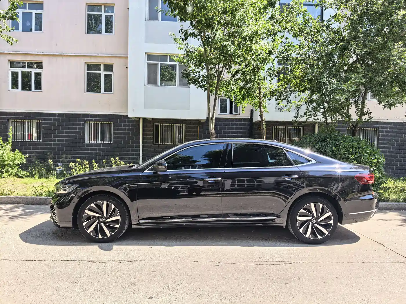 Volkswagen Passat 2022 330TSI Starlight Luxury Edition фото 8