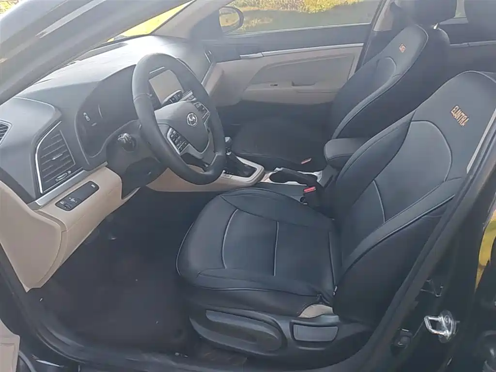 Hyundai Elantra 2016 Model 1.6L Automatic Smart Elite фото 11