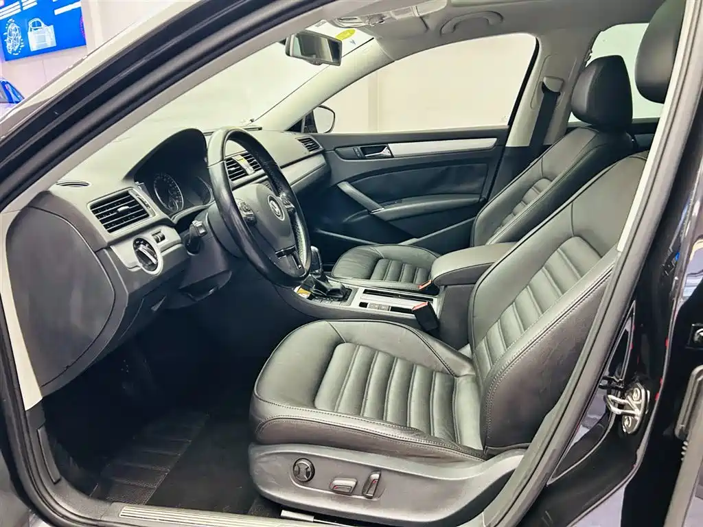 Volkswagen Passat 2014 2.0TSI DSG Executive Edition фото 19