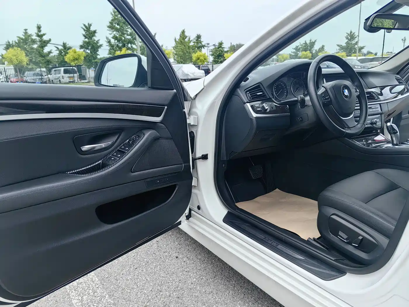 BMW 5 Series 2017 525Li Leading Edition фото 4