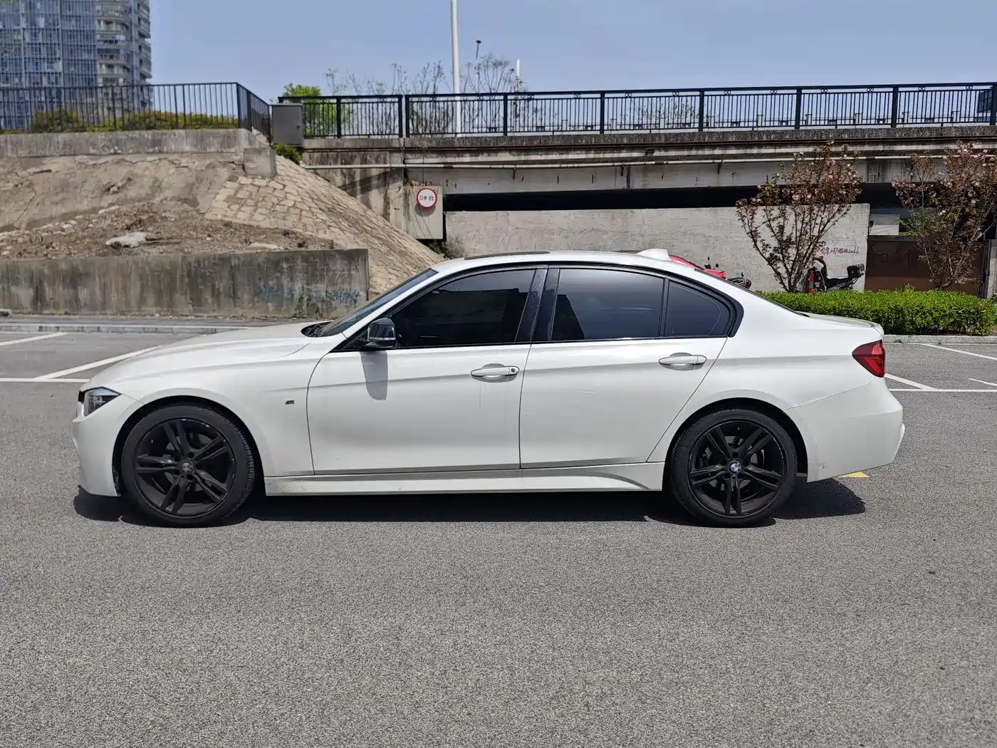 BMW 3 Series 2019 320i M Sport Black Night Edition фото 4