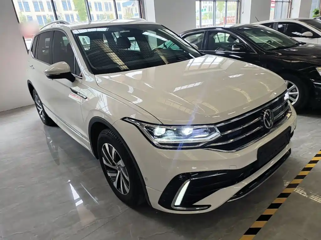 2024 Volkswagen Tiguan L PHEV