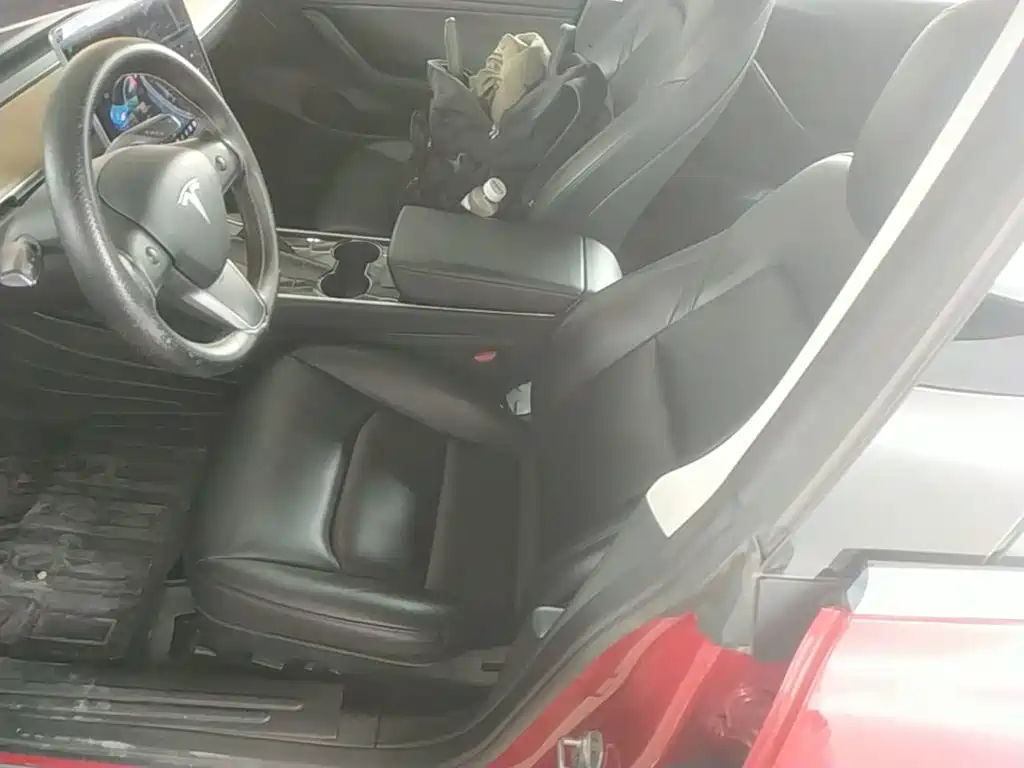 Фото 15 - Tesla Model 3