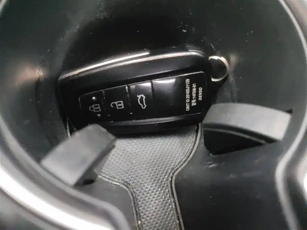 Toyota Camry 2021 2.0G Luxury Edition фото 9