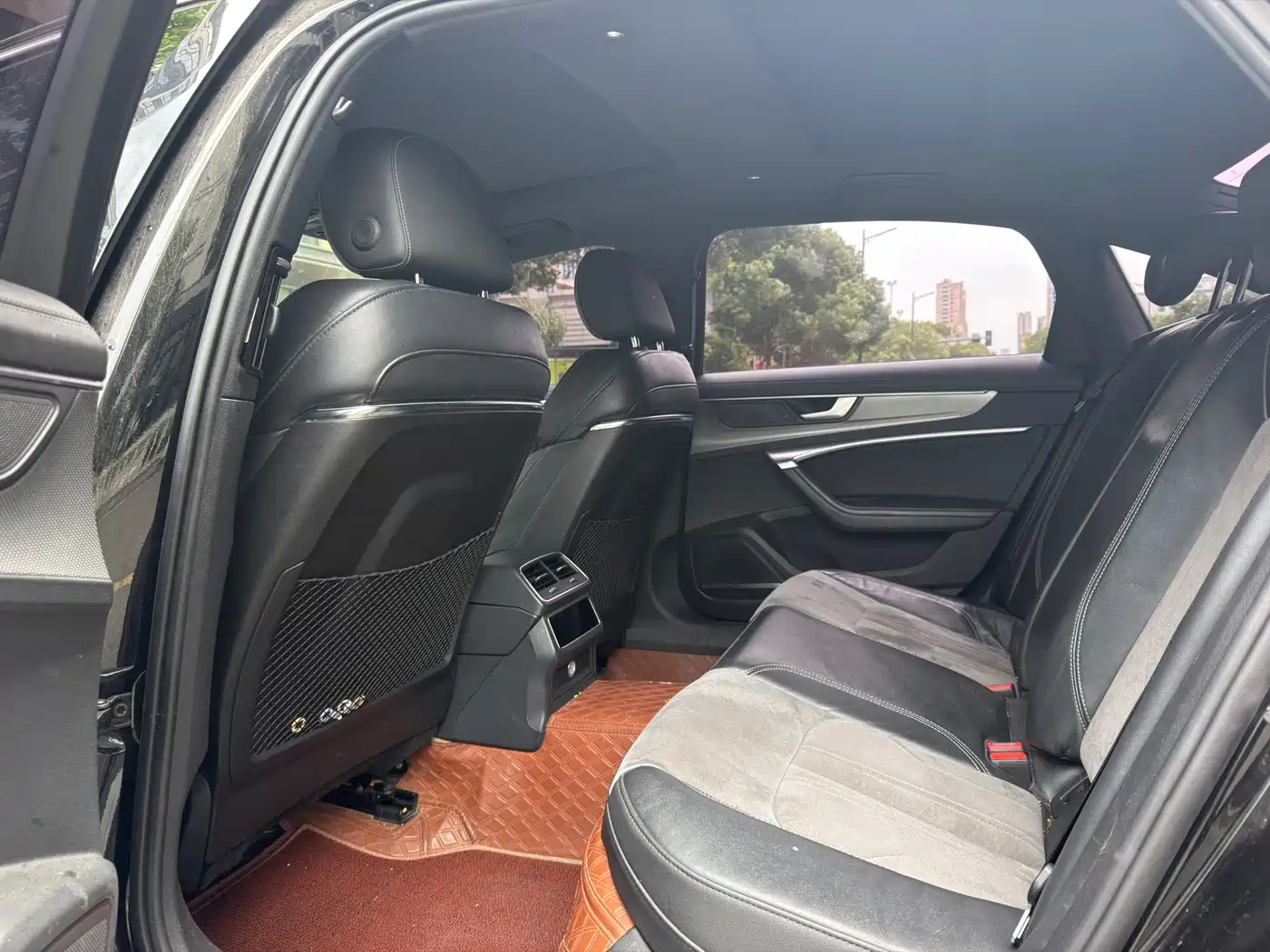 Photo 5 - Audi A6L