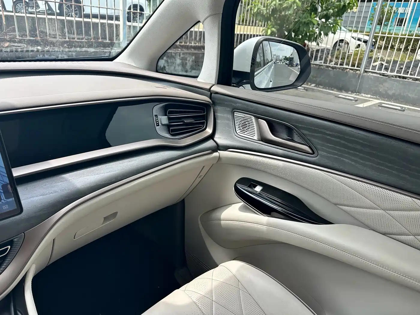 Denza D9 2022 2022 DM-i 970 AWD Flagship