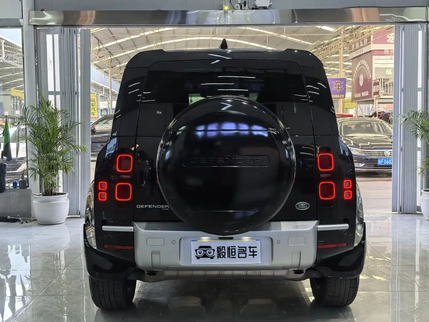 Land Rover Defender 2022 Model 90 3.0T P400 XS фото 9