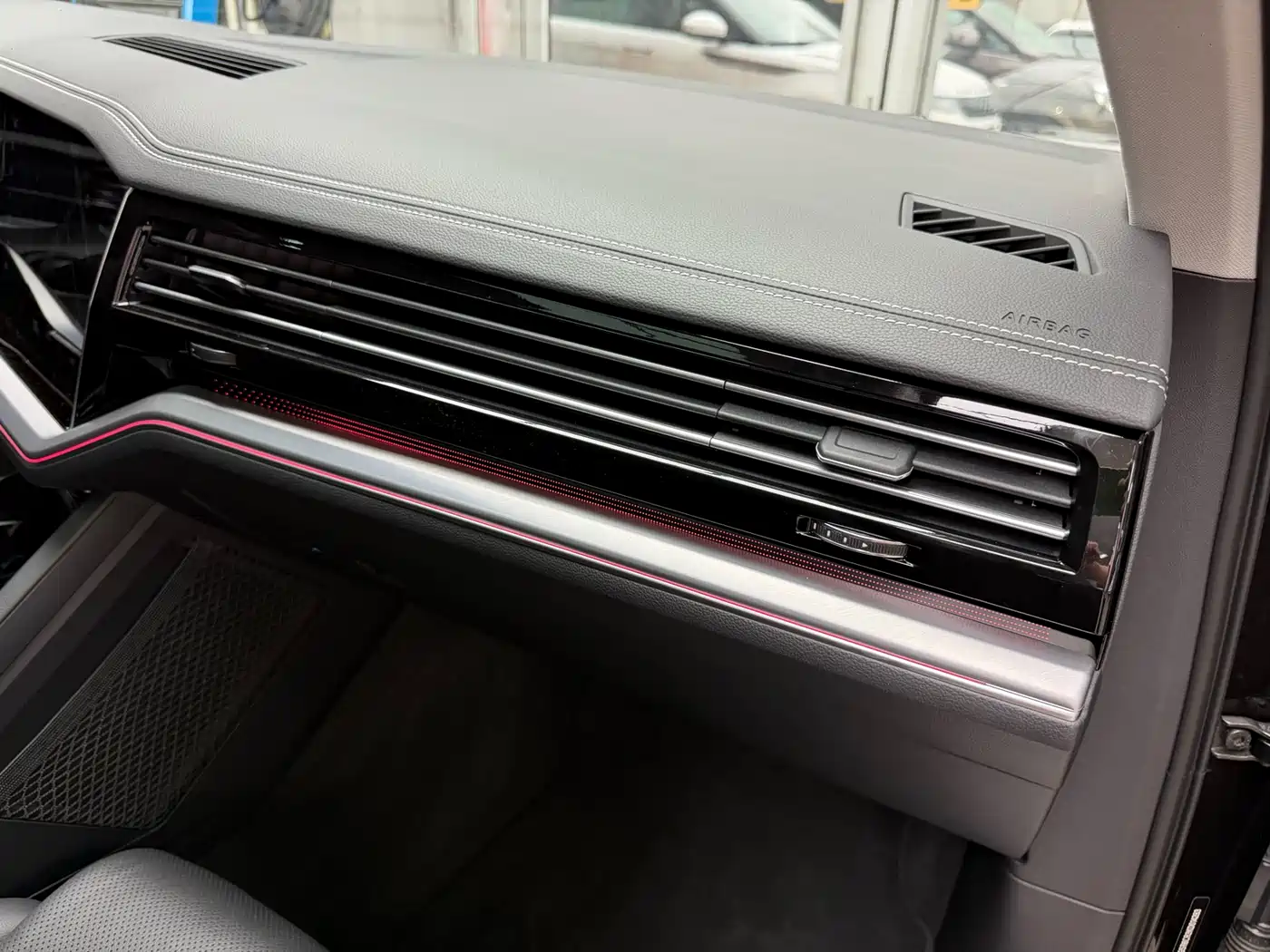 Volkswagen Touareg 2019 2.0TSI Sharp Wing Edition China VI фото 32