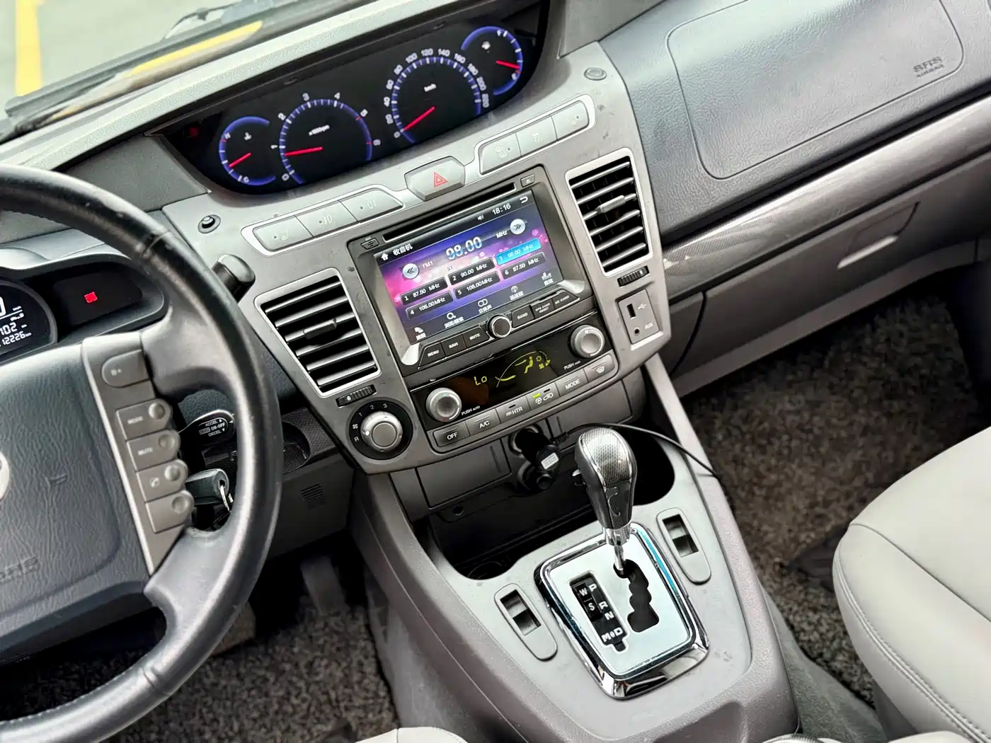 SsangYong Rodius 2014 2014 2.0T Diesel 2WD Luxury Navigation Edition