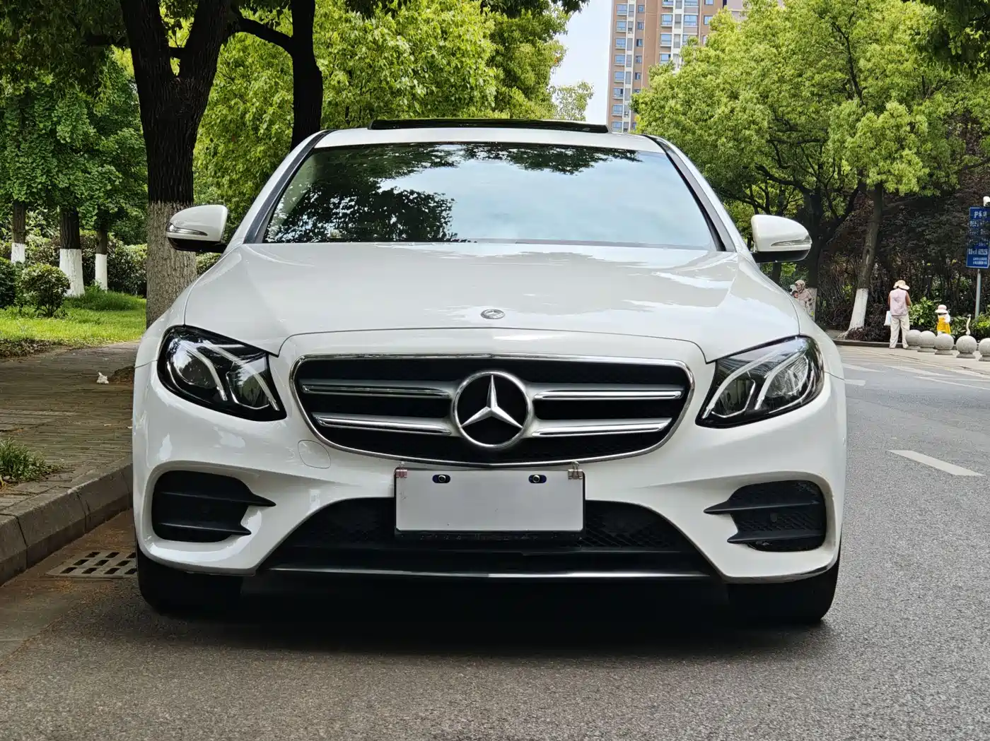 Mercedes-Benz E-Class 2018 E 200 L Sport фото 2