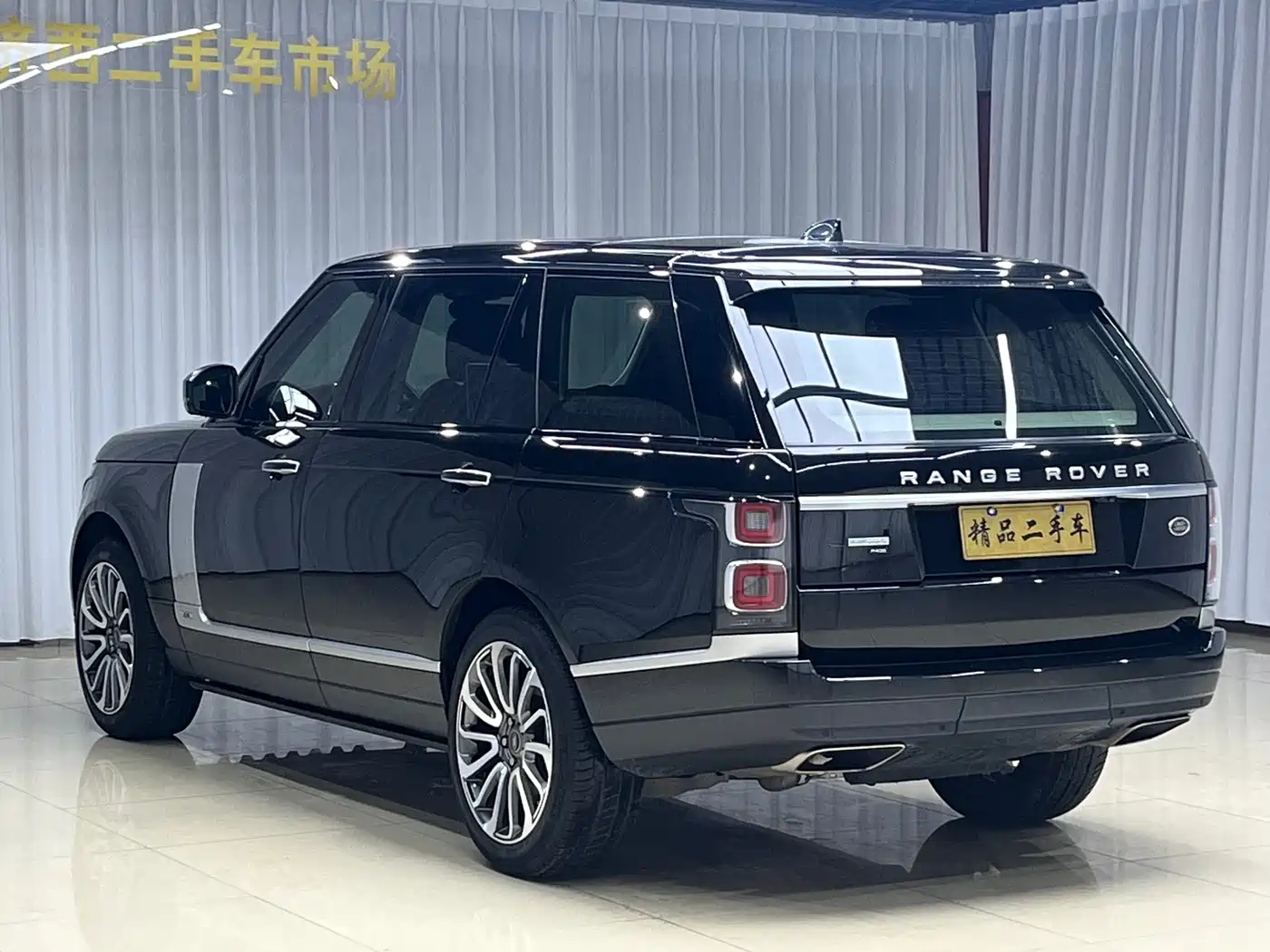 Land Rover Range Rover 2022 3.0 L6 400PS Heritage Extended Classic Edition фото 6