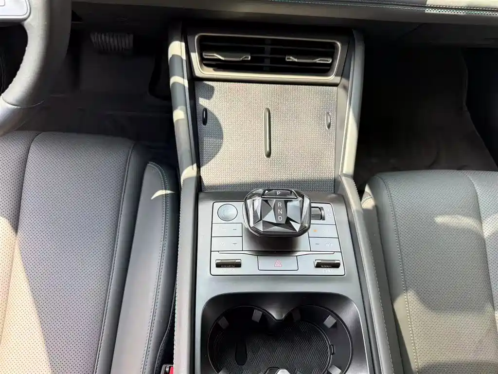 BYD Qin L 2025 DM-i Smart Drive 80KM Premium фото 11