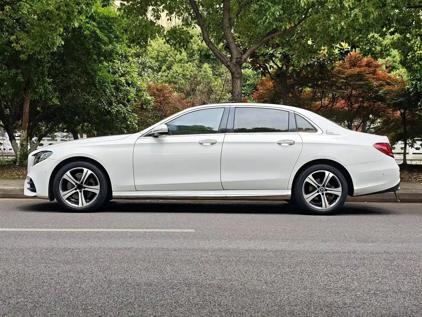 Mercedes-Benz E-Class 2018 E 200 L Sport фото 12