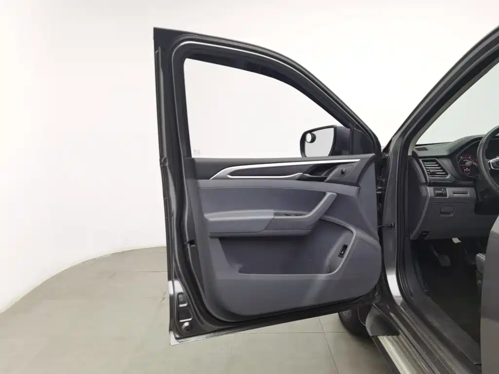 Maxus Maxus T70 2021 2020 2.0T Diesel Manual 2WD Comfort Long Cab High Ground Clearance