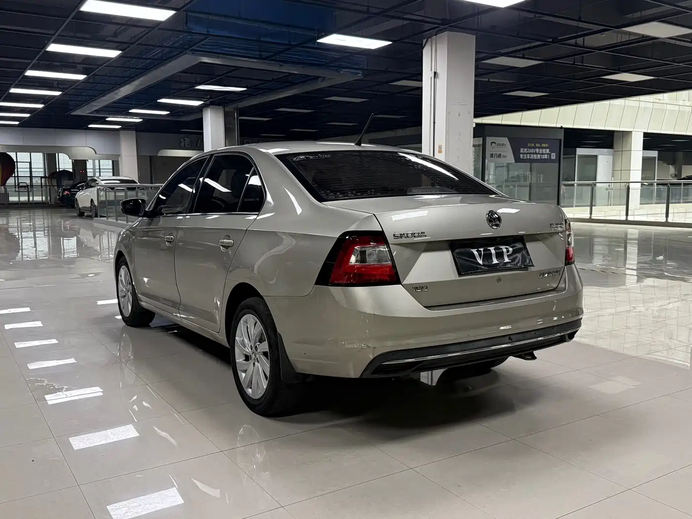 Škoda Rapid 2018 1.6L Automatic Comfort Edition фото 6