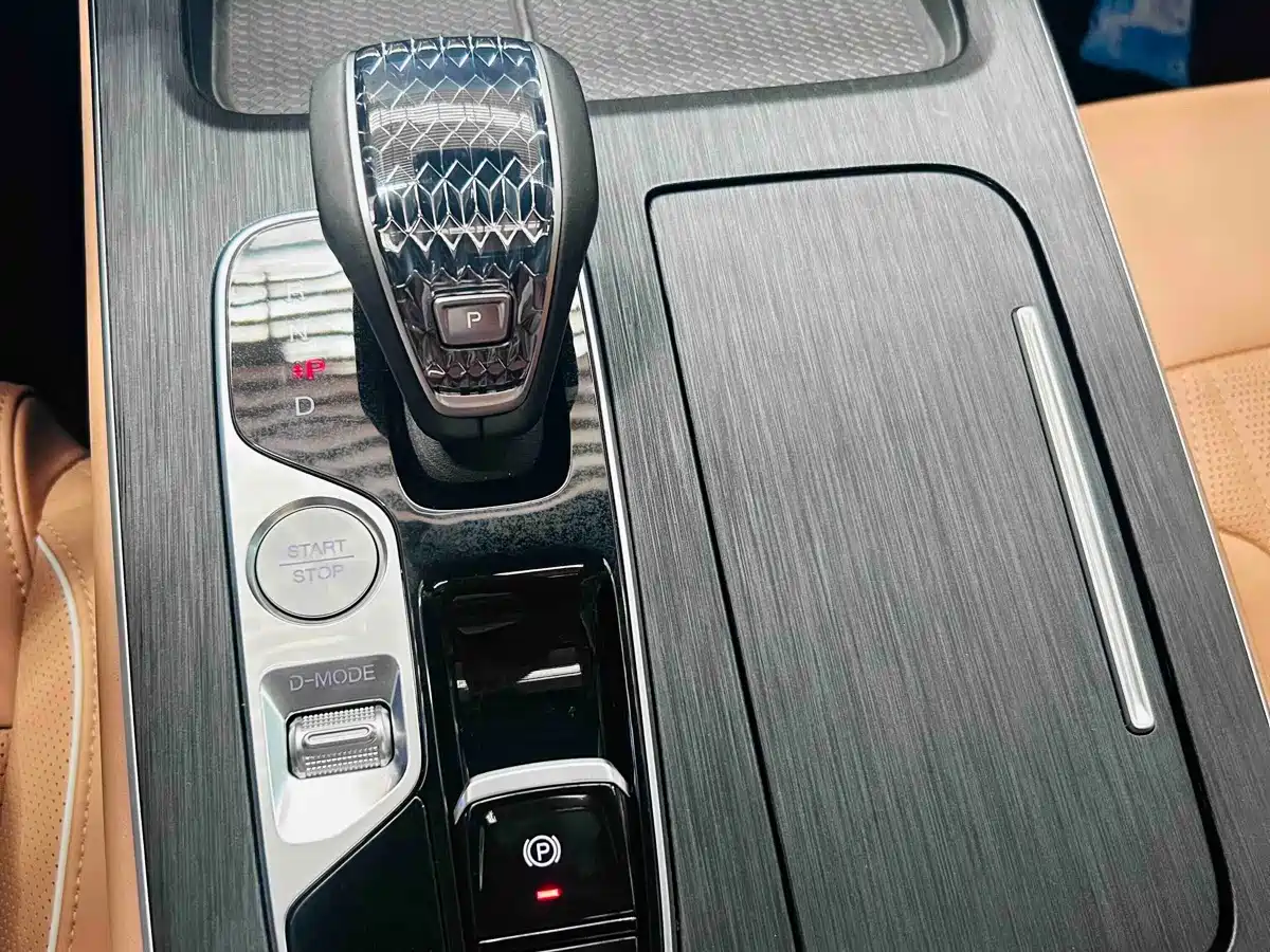 GAC Trumpchi Trumpchi GS8 2025 2024 Navigator Series 2.0TGDI 2WD Luxury Smart Connect Edition