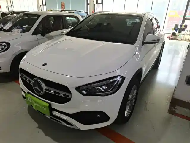 Mercedes-Benz GLA 2-й рестайлинг, GLA 200