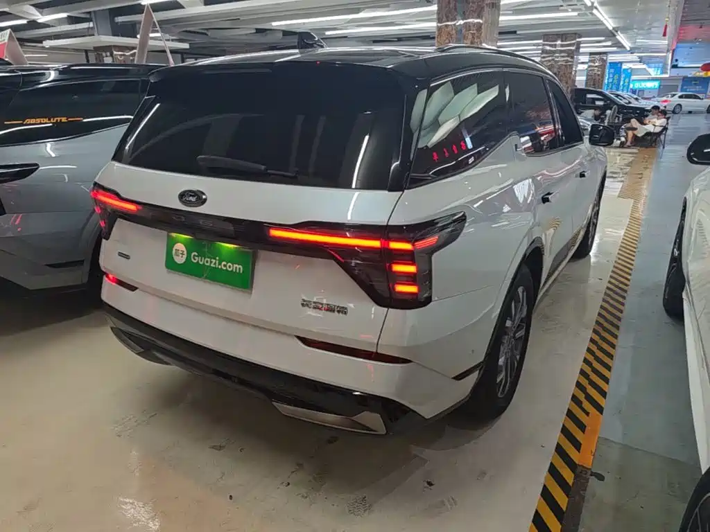 Фото 7 - Ford Edge