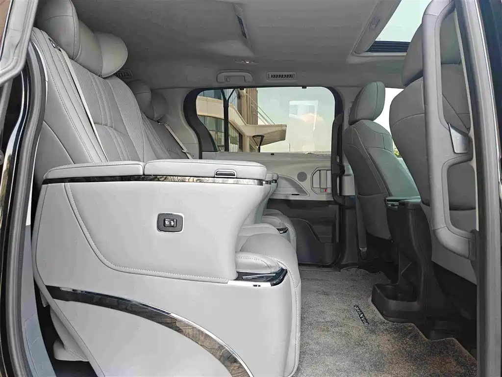 Toyota Granvia 2024 2023 2.5L Hybrid Comfort Edition