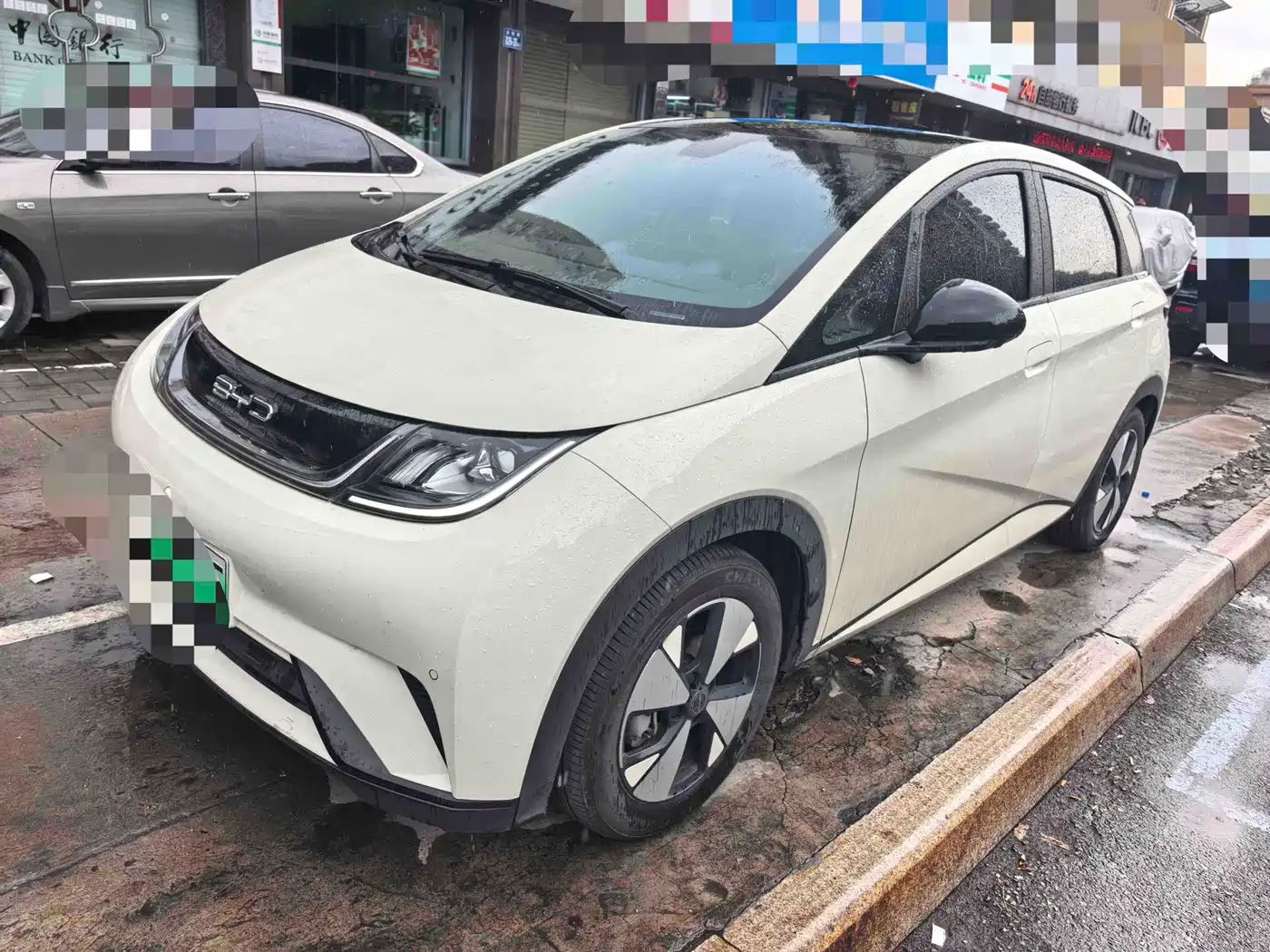 Photo 1 - BYD Dolphin