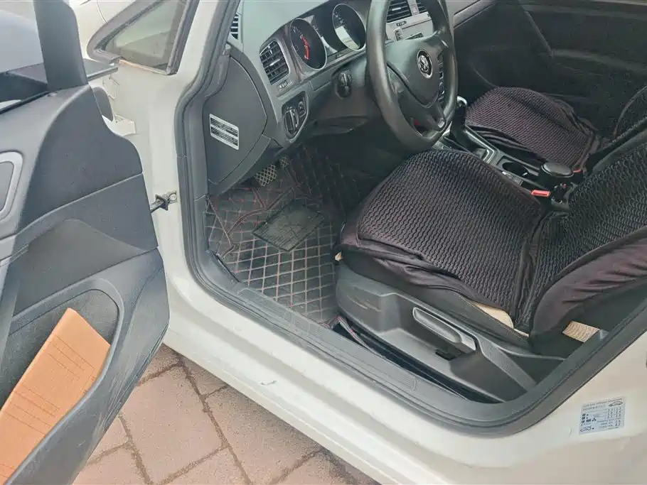 Volkswagen Golf 2015 1.6L Automatic Fashion фото 8