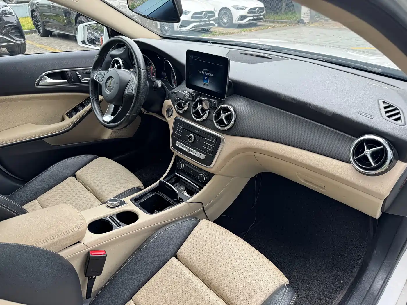 Mercedes-Benz GLA 2018 GLA 200 Dynamic фото 12