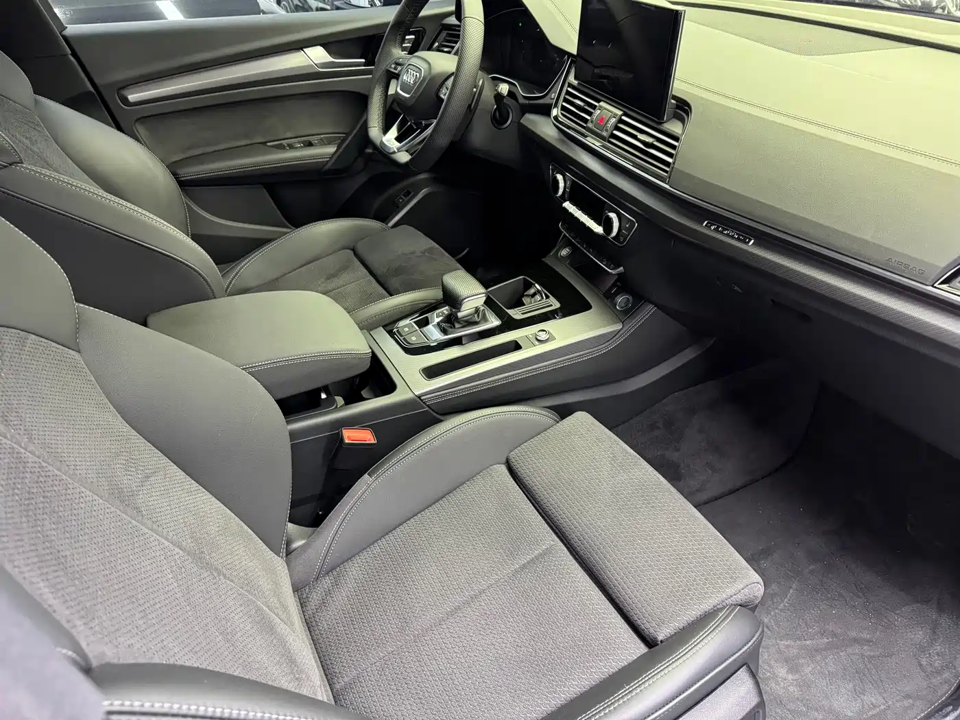 Фото 9 - Audi Q5L