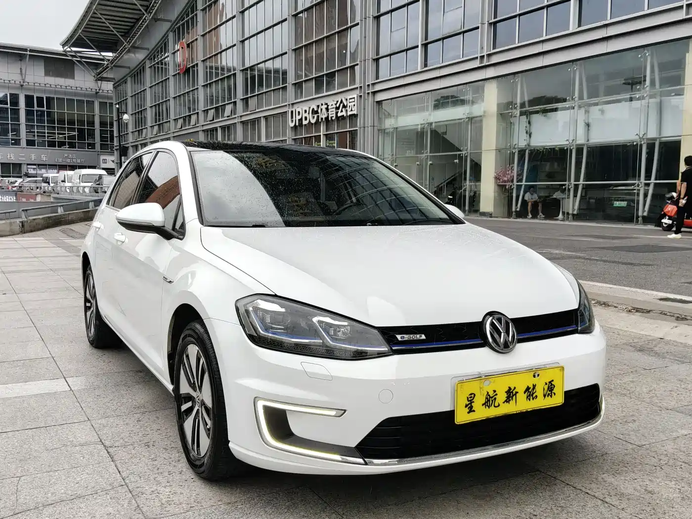 Volkswagen Golf Electric 2020 Chi фото 2