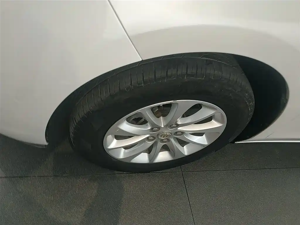 Buick GL8 2017 ES 28T Comfort Type China V фото 23
