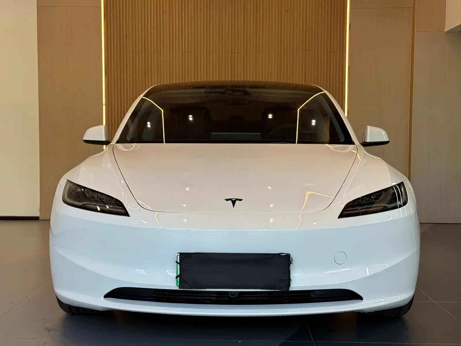 صورة 2 - Tesla Model 3