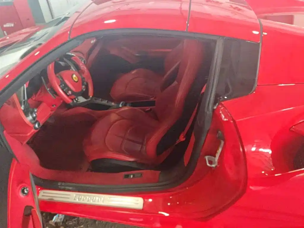 Фото 8 - Ferrari 488