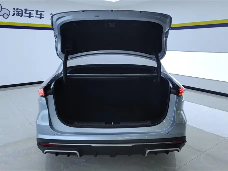Geely Galaxy Galaxy L6 2025 EM-i 140km Starship Edition фото 4