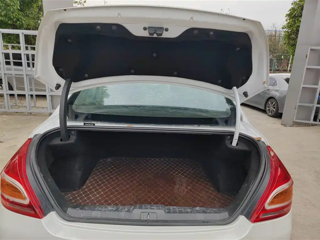 Peugeot 308 2014 Model Joy Edition Classic 1.6L Automatic Superior Style фото 12