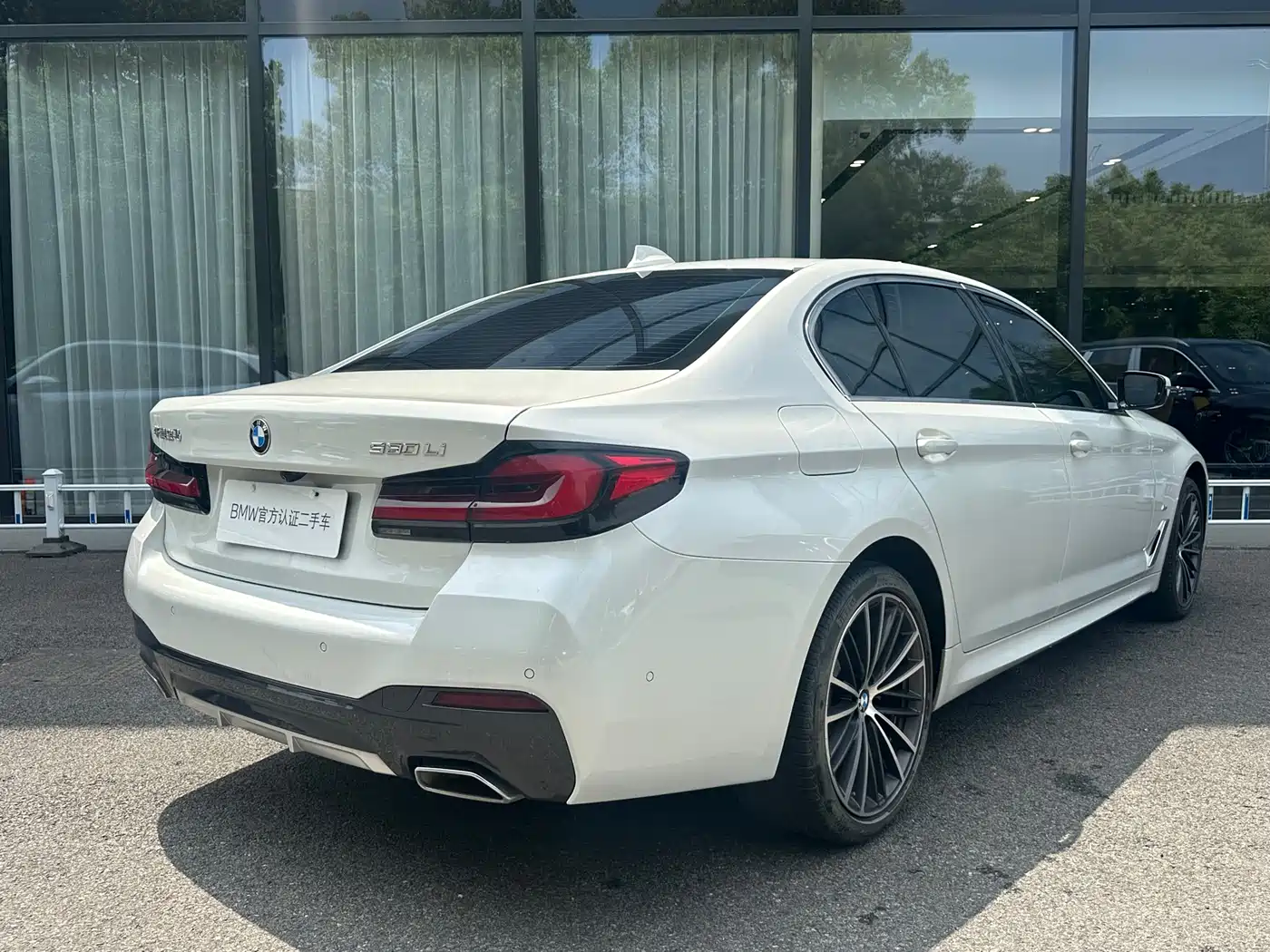 BMW 5 Series 2022 530Li Leading M Sport Package фото 3