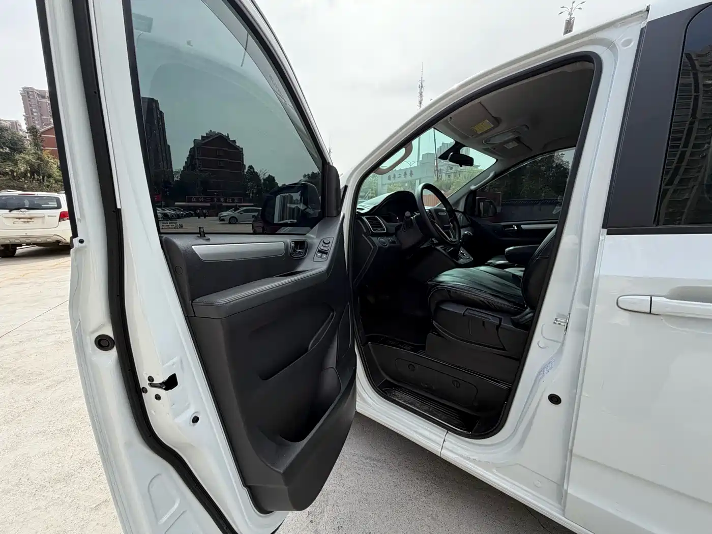 SAIC Maxus Maxus G10 2023 2.0T Manual Multi-function Edition Diesel 7-seater фото 4