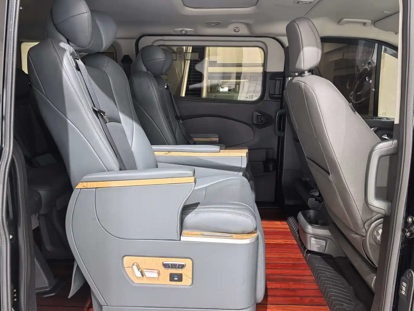 Ford Tourneo 2019 2018 2.0T Automatic Executive Wisdom Edition