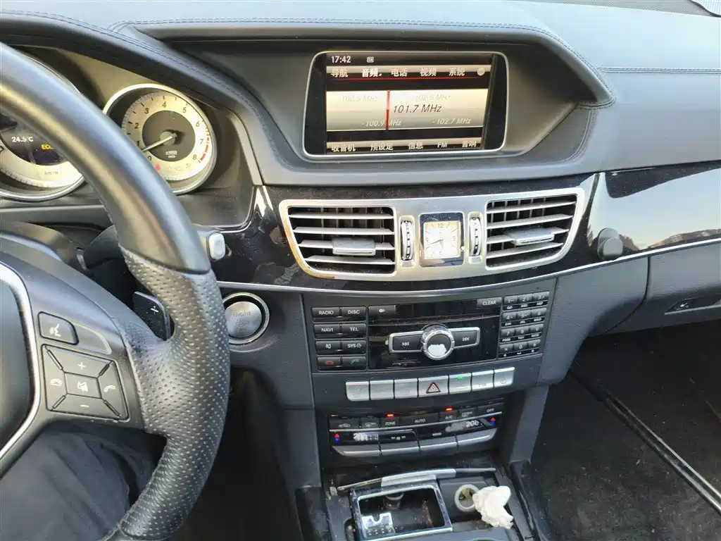 Mercedes-Benz E-Class 2015 E 320 L Sport фото 13