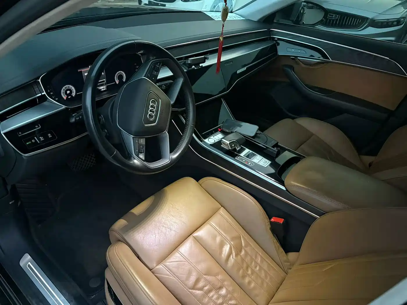 Photo 7 - Audi A8